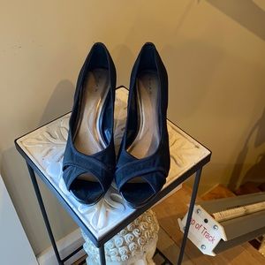 Tahari black heels-  Dahlia peep toe